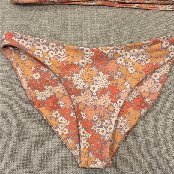 Skatie Bikini - Picture 2 of 4